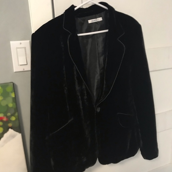 Black velvet blazer size 16